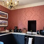 - Summerlands Hall Gothic Κένταλ