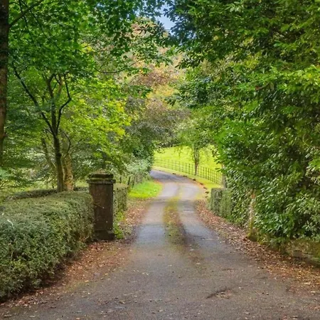 - Summerlands Hall Gothic Apartament