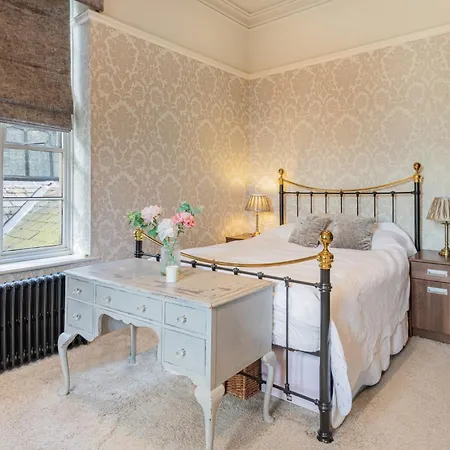 - Summerlands Hall Gothic * كندال