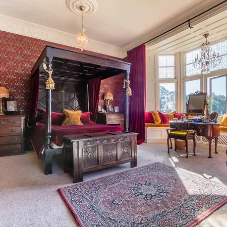 - Summerlands Hall Gothic *