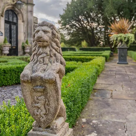 - Summerlands Hall Gothic Apartament *