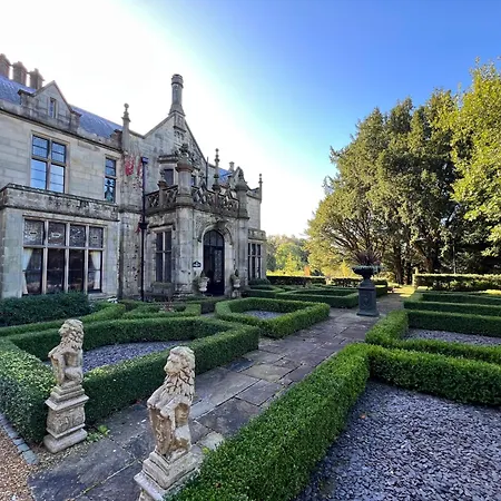 - Summerlands Hall Gothic Apartament *