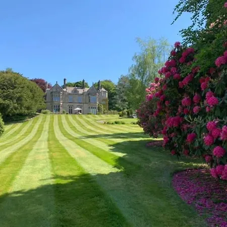 - Summerlands Hall Gothic Apartament