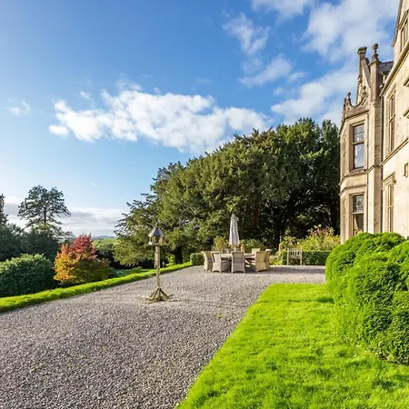 - Summerlands Hall Gothic Apartman