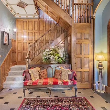 - Summerlands Hall Gothic Apartman