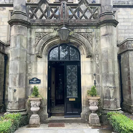 - Summerlands Hall Gothic Apartman Kendal